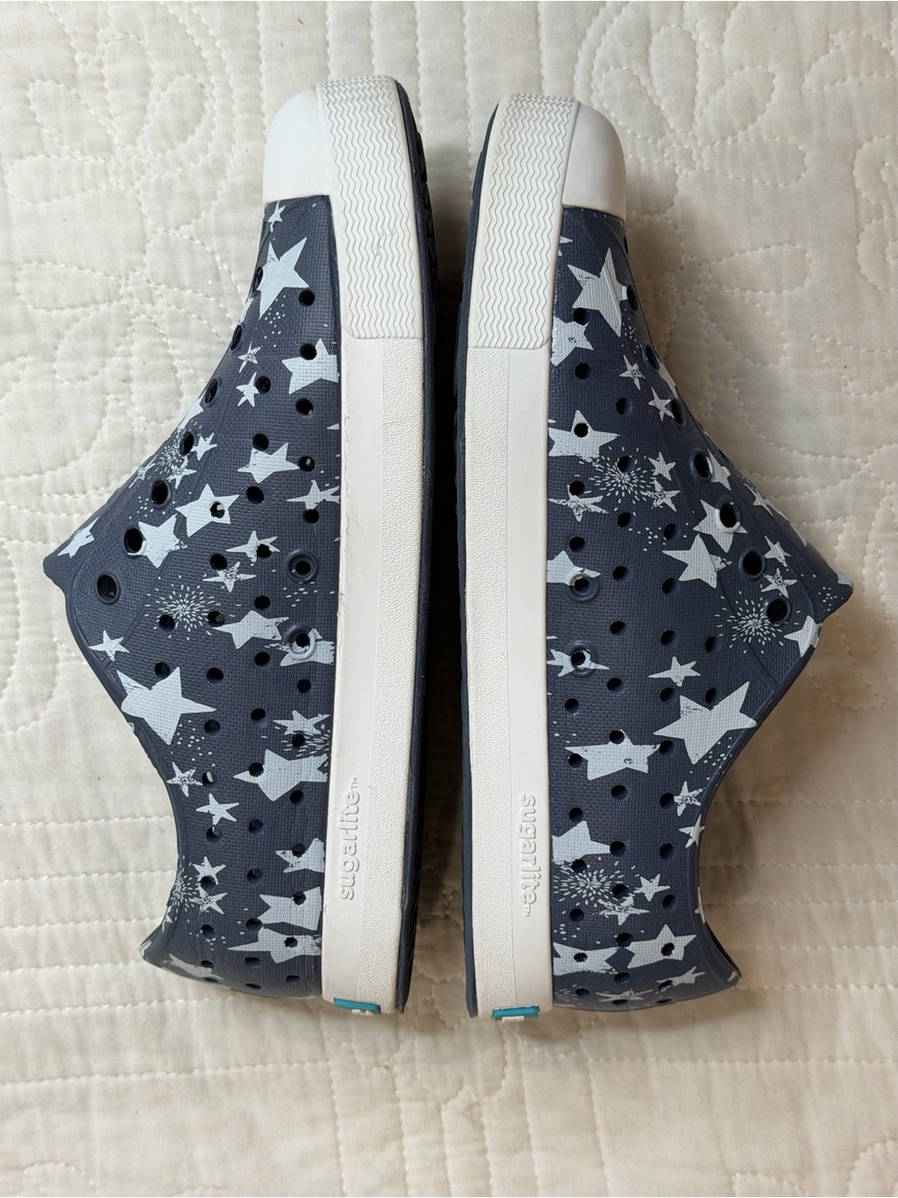 Native Unisex Jefferson Star Print Sneaker Blue Slip-On Kids Sz 1 Water Play - Picture 3 of 8